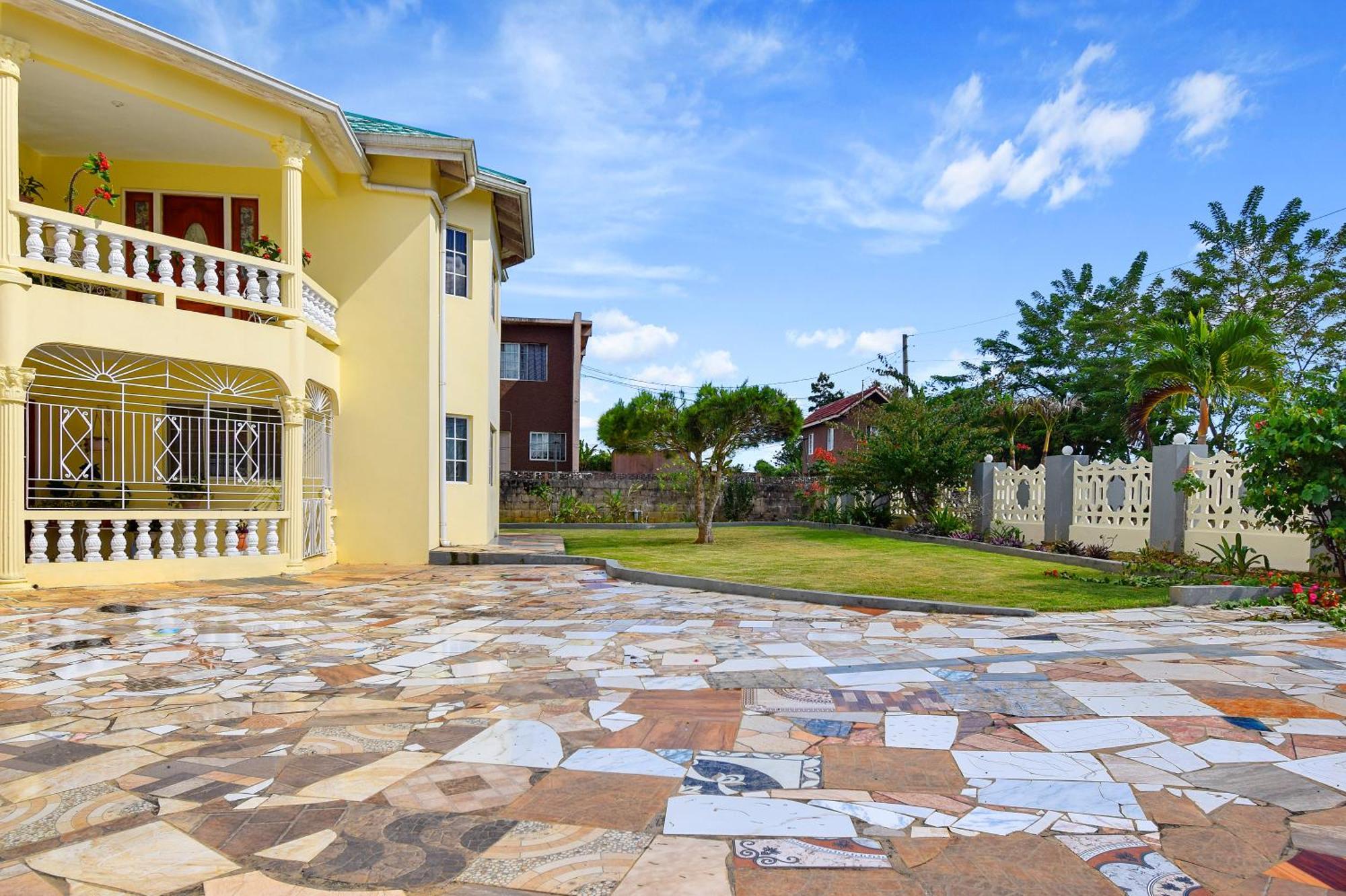 Harriott Heights Διαμέρισμα Μαντεβίλ Εξωτερικό φωτογραφία